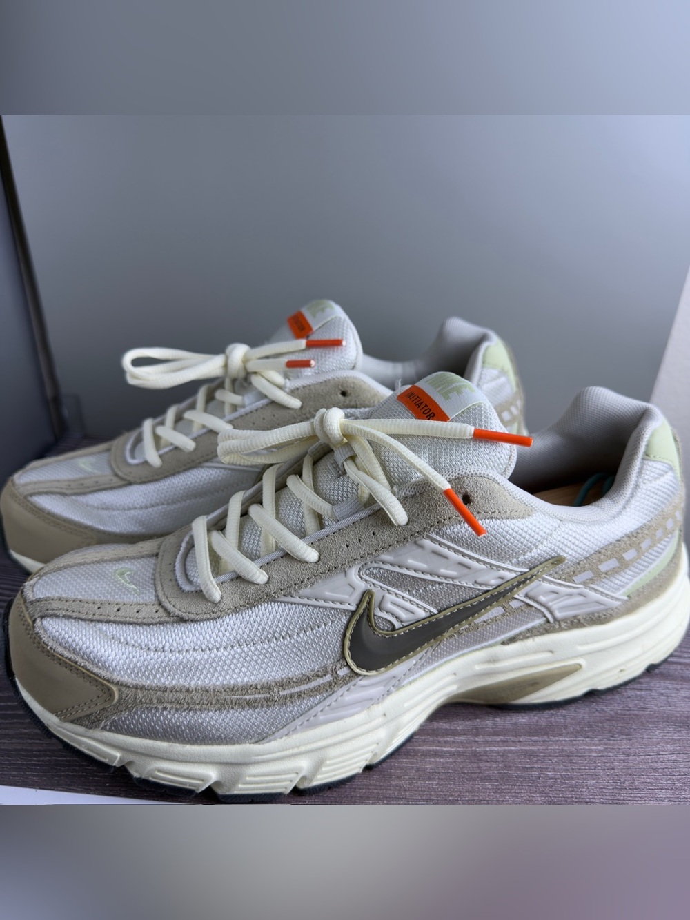 Nike Initiator Cargo Khaki Light Bone Men’s Running Shoes Size 10.5 w/ Box